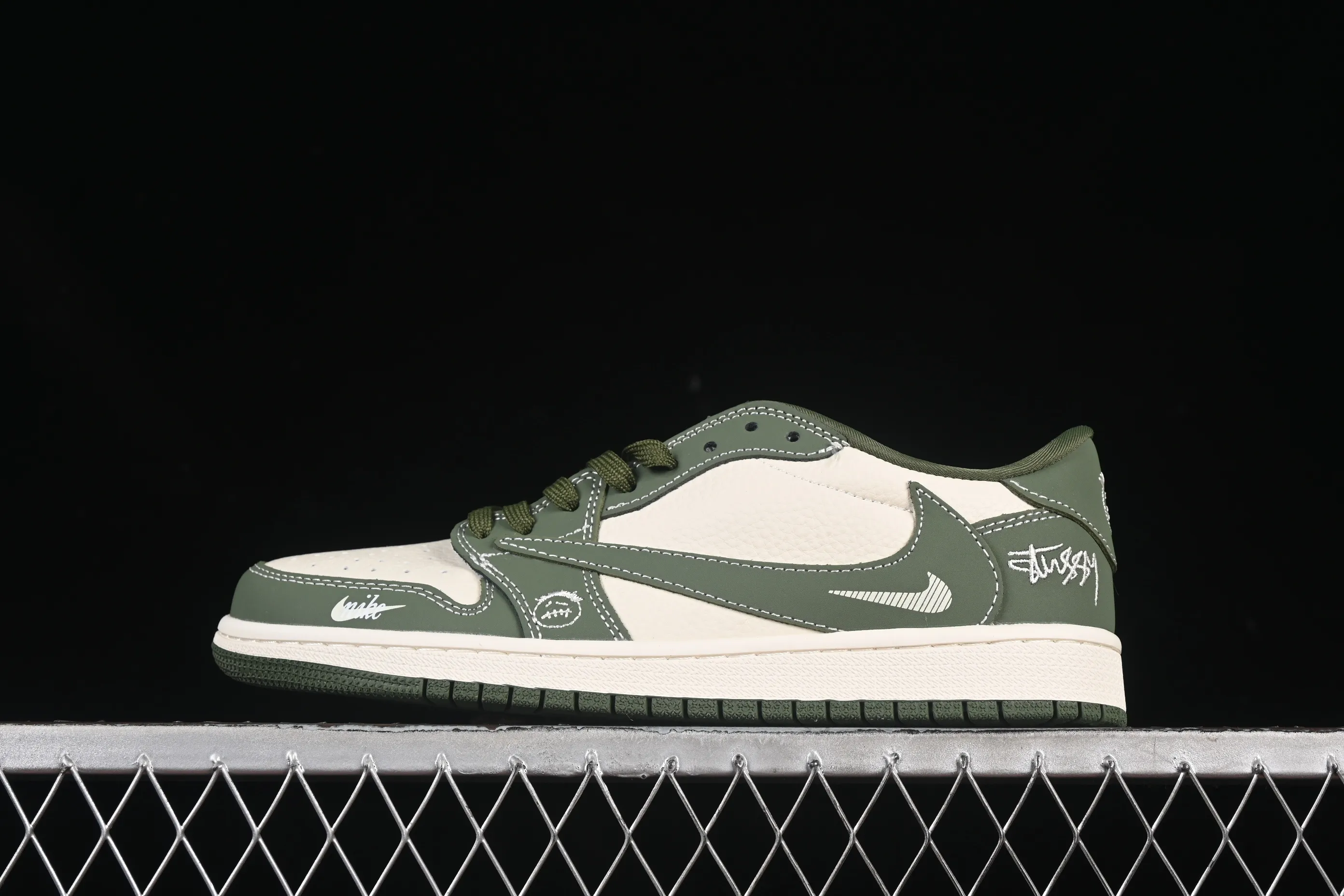 All Categories Air Jordan Jordan Series Basketball Shoes Air Jordan 1 Low High-end Customized Low-top Shoes Travis Scott x Fragment Design x Air Jordan 1 Low OG SP AJ1 Stussy Co-branded Green Grimace Low-top Cultural Casual Shoes XS2024-025